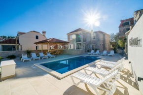 Residence & Pool Villa Schwarz Suites